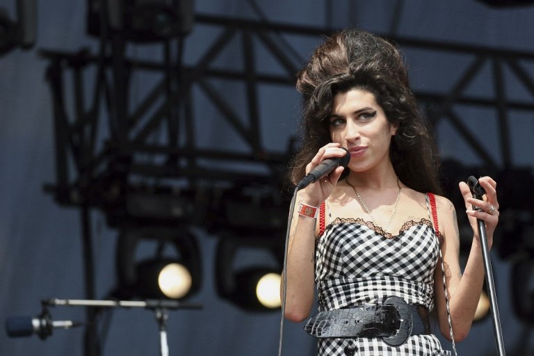 Lanzan un libro con notas y reflexiones de Amy Winehouse