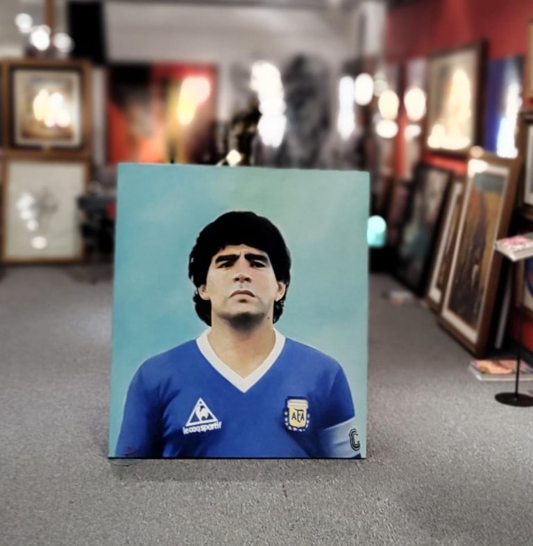 El fútbol se mete por primera vez en una galería de arte, con Maradona como protagonista