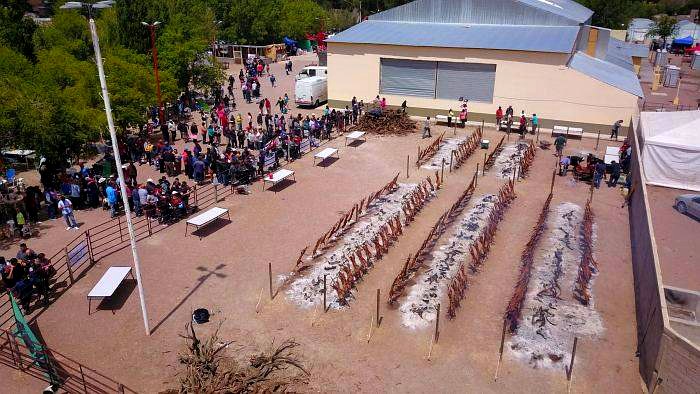 Línea Sur: asadores en la Fiesta Provincial del Cordero de Sierra Colorada